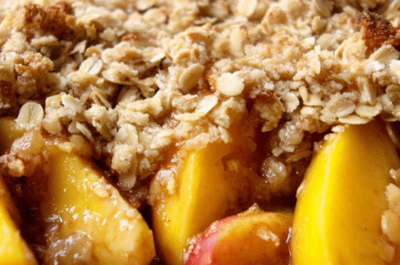 Warm Cinnamon Peach Crisp  – Easy Cracker Barrel Copycat