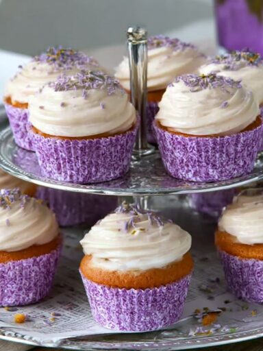 Tablescape Center Piece Mini Cakes Three Ways Recipe