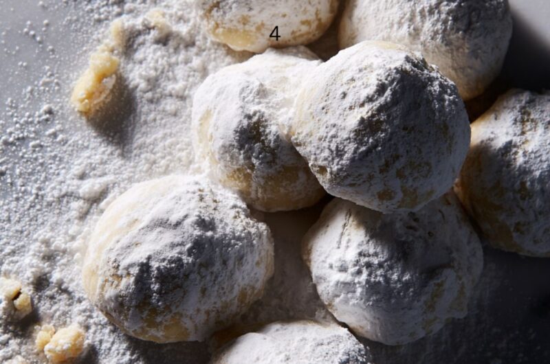 Kourabiedes (Greek Walnut Sugar Cookies) Recipe