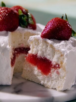 Strawberry Sparkle Cake Recipe