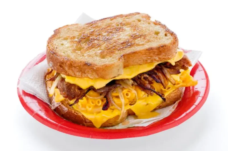 Grilled Mac and Cheese with Pulled Pork